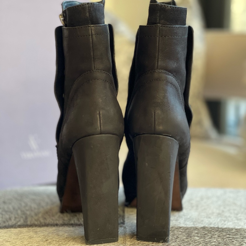 Vera Wang Marilyn platform black bootie - Picture 4 of 9